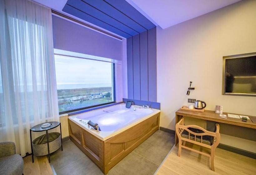 Suite Cama King, Aksular