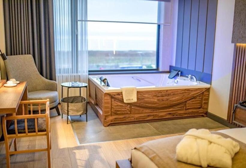 Suite Cama King, Aksular