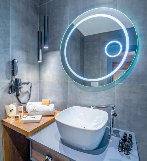 Suite Cama King, Aksular