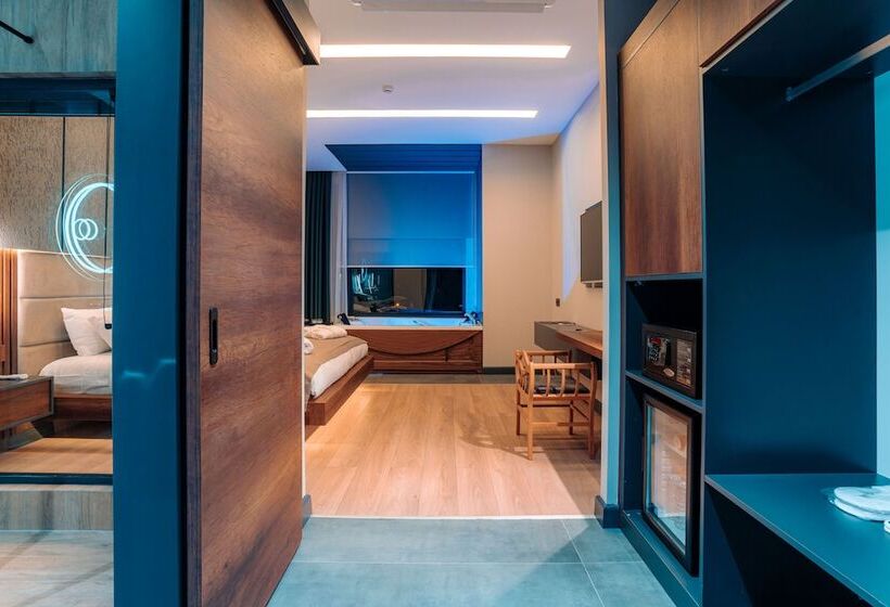 Habitación Estándar, Aksular