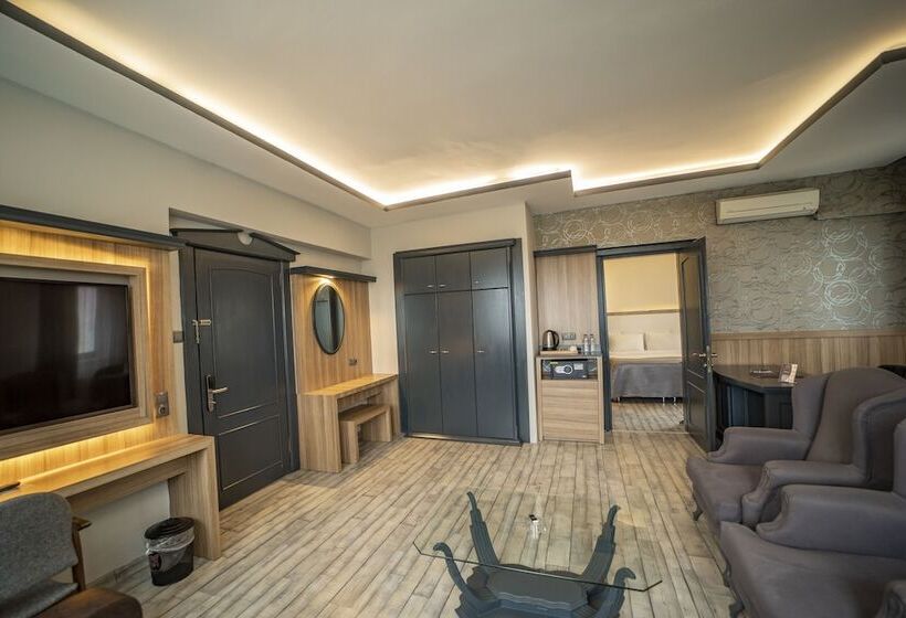 Suite Deluxe Vista Mar, Aksular
