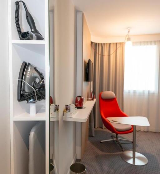 اتاق استاندارد یک نفره, Holiday Inn Express Paris   Velizy, An Ihg