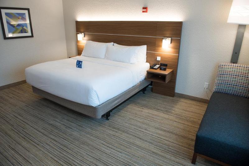适合残疾人士使用的套间, Holiday Inn Express & Suites Salem, An Ihg