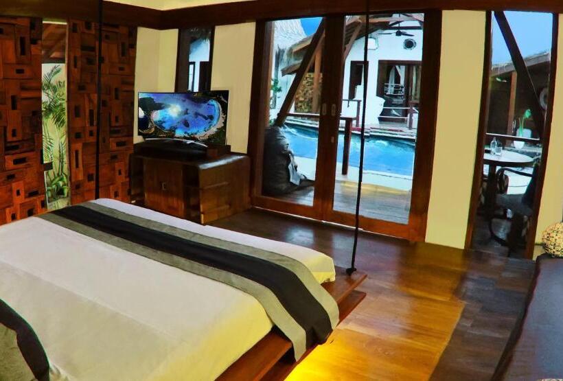 اتاق سه نفره دلوکس با چشم‌انداز استخر, Kaleydo Villas