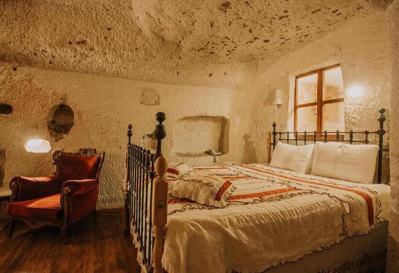 ジュニアスイート, Village Cave House