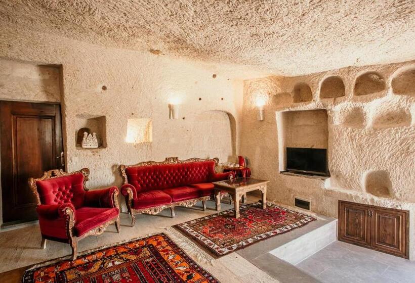 ジュニアスイート, Village Cave House