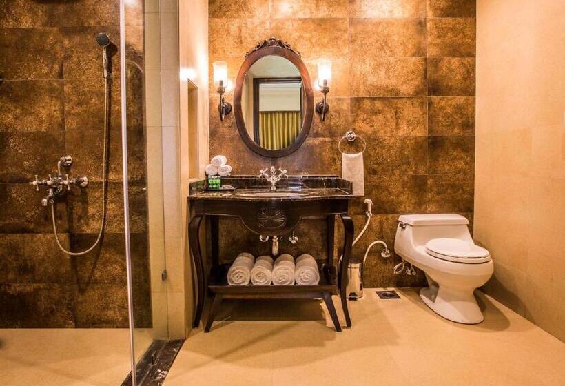 带阳台套房, Rhythm Lonavala  An Allsuite Resort