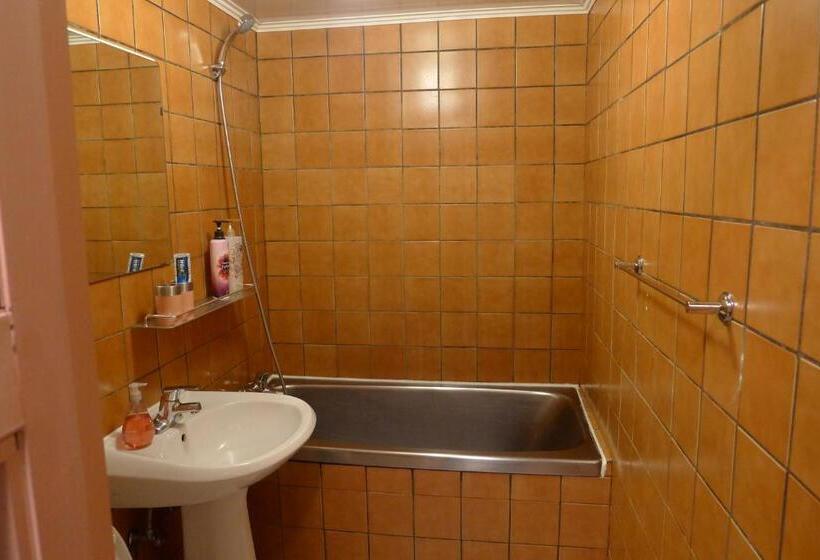 Номер Стандарт с Койками, The House Hostel