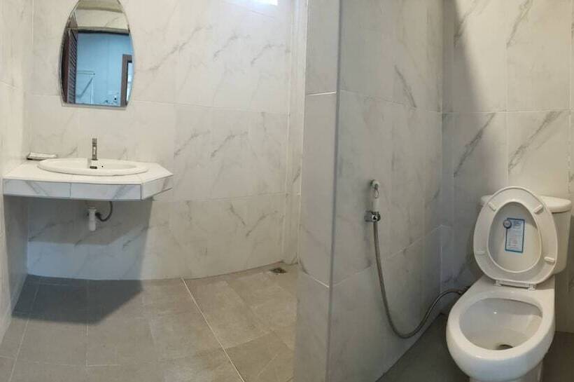 اتاق لوکس, Golden House Hotel Sakaeo