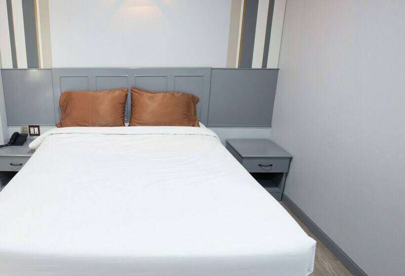 اتاق لوکس, Golden House Hotel Sakaeo
