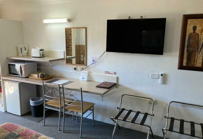 家庭间, Golden Grain Motor Inn