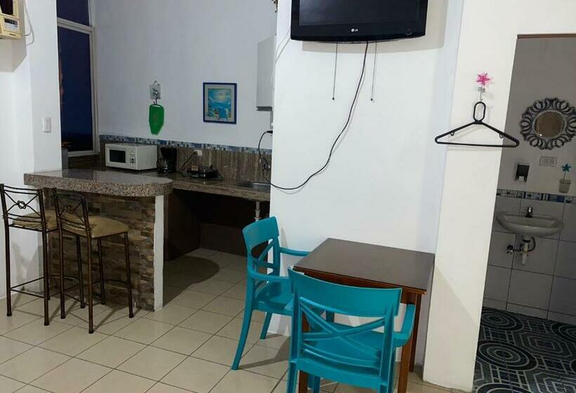 Люкс с Балконом, Playa Suites & Apartments Malecon