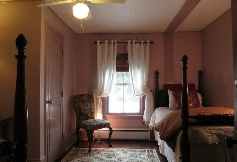 Номер Стандарт, Follansbee Inn