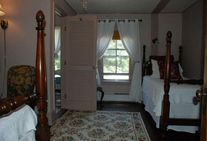 Номер Стандарт, Follansbee Inn
