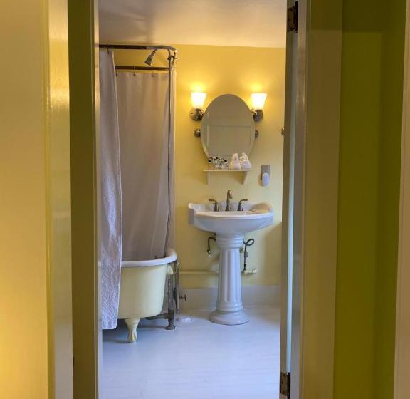 Family Suite, Follansbee Inn