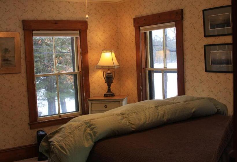 Номер Стандарт, Follansbee Inn