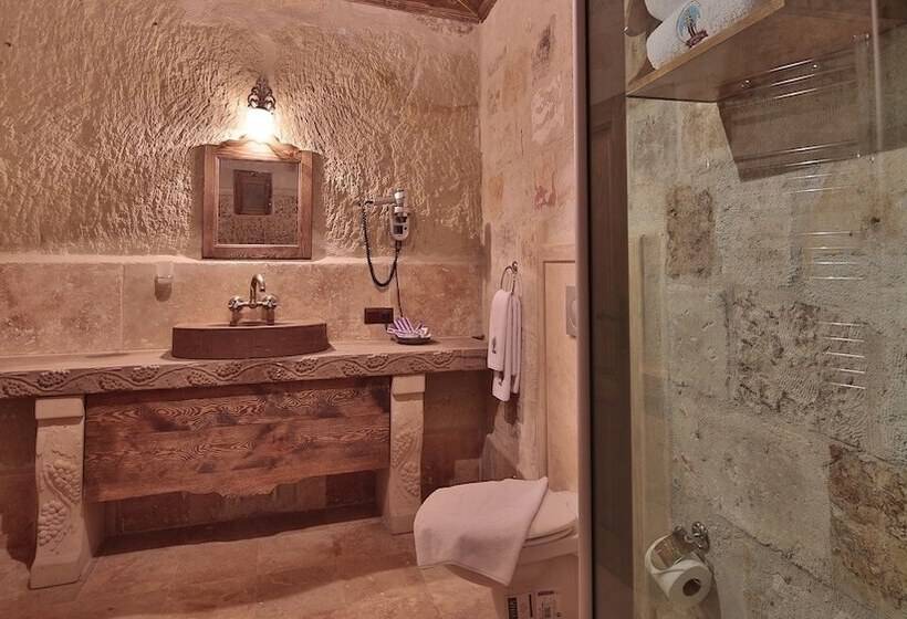 سوئیت پرزیدنت, Phocas Cave Suites