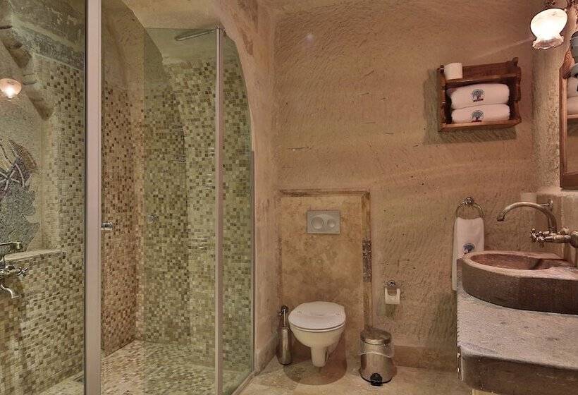 سوئیت با تخت بزرگ, Phocas Cave Suites