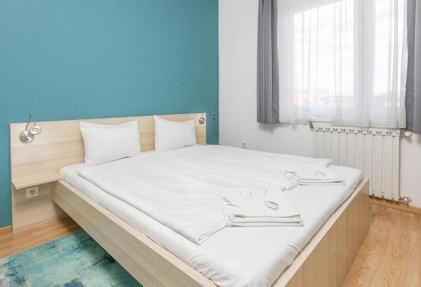 Апартаменты Deluxe 3 Спальни, Maple Tree Budget Apartments