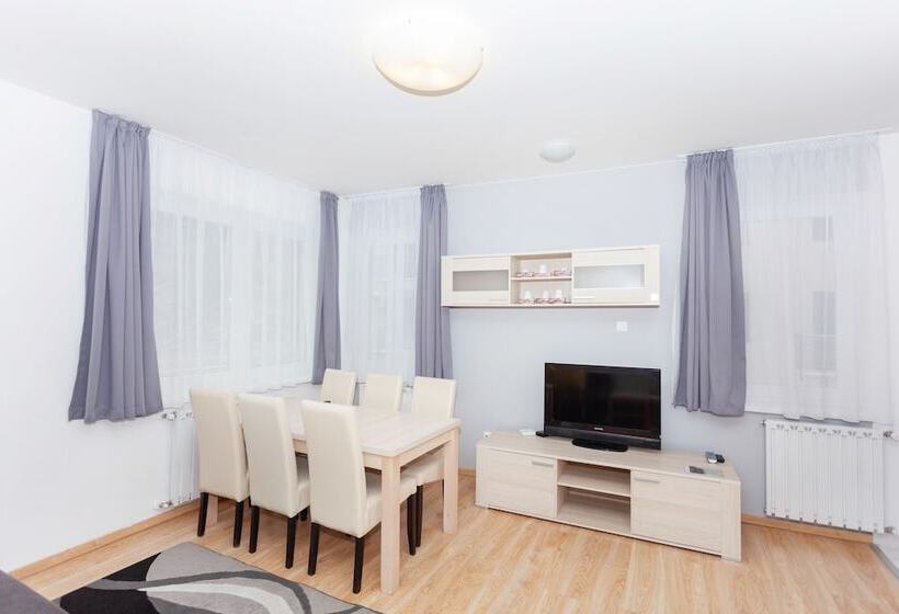 Апартаменты 3 Спальни, Maple Tree Budget Apartments