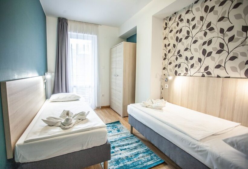 Апартаменты Deluxe 2 Спальни, Maple Tree Budget Apartments