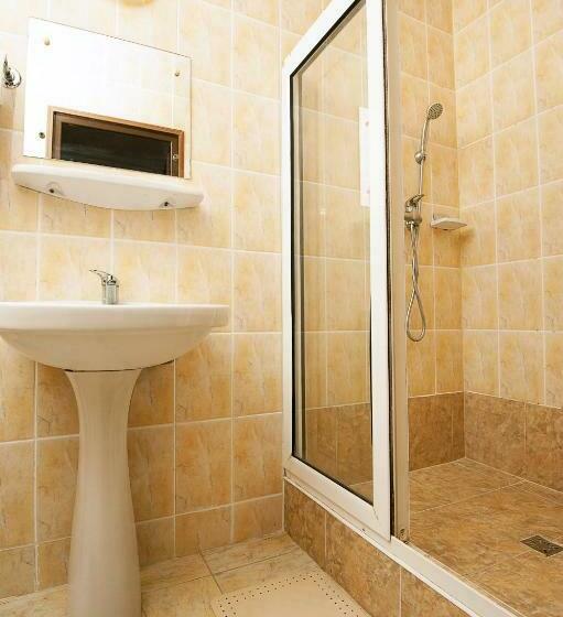 اتاق استاندارد سه نفره, Ceramica