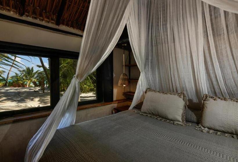 スタンダードバンガロー, Diamante K   Inside Tulum National Park
