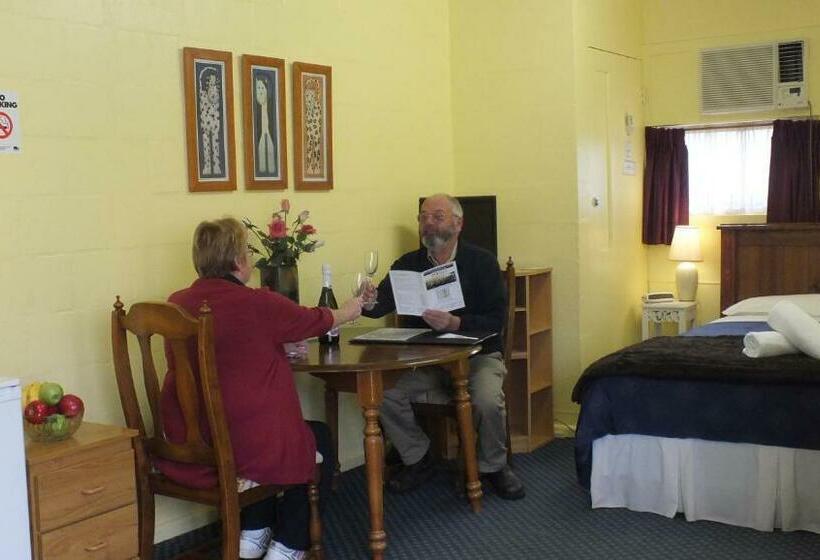 스탠다드 스튜디오, Warrnambool Motel And Holiday Park