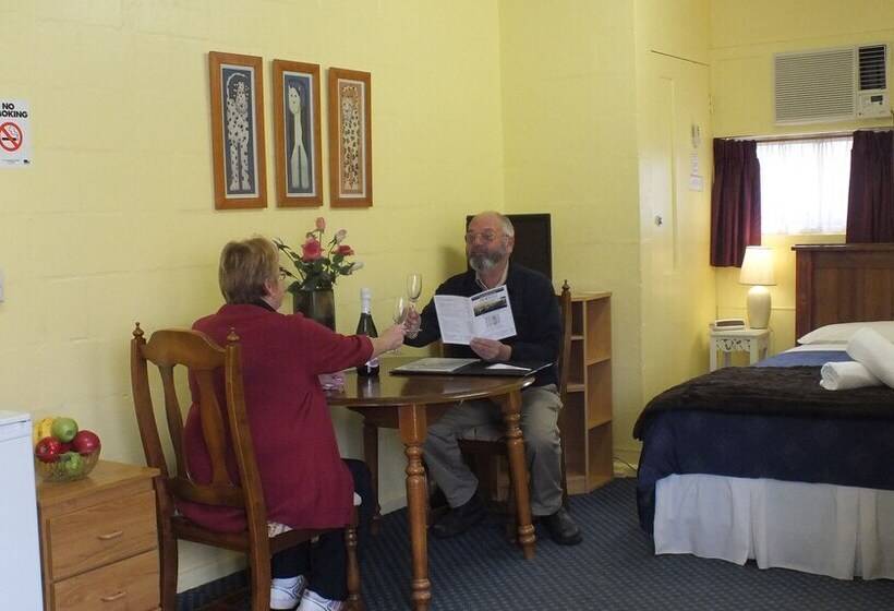 스탠다드 스튜디오, Warrnambool Motel And Holiday Park