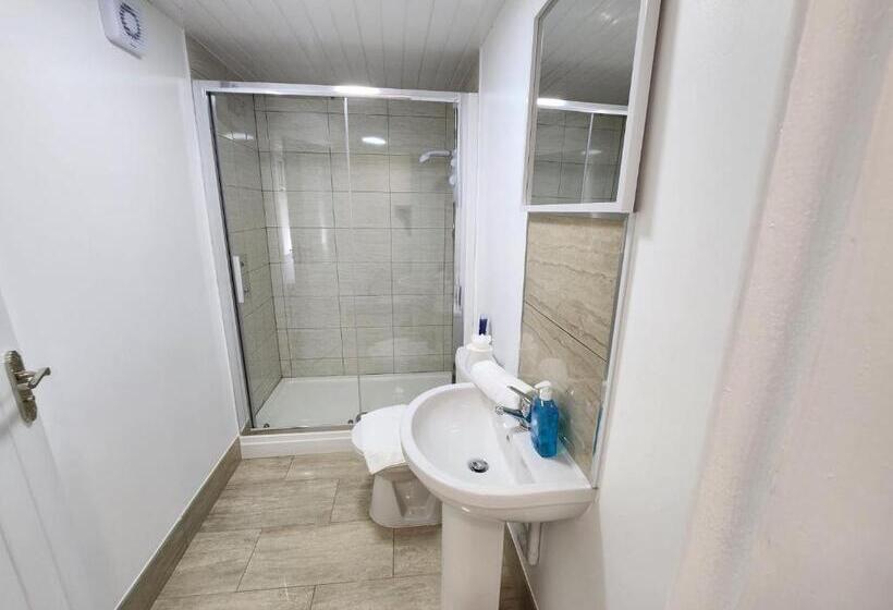 חדר סטנדרד יחיד חדר אמבטיה משותף, Solihull Shared House