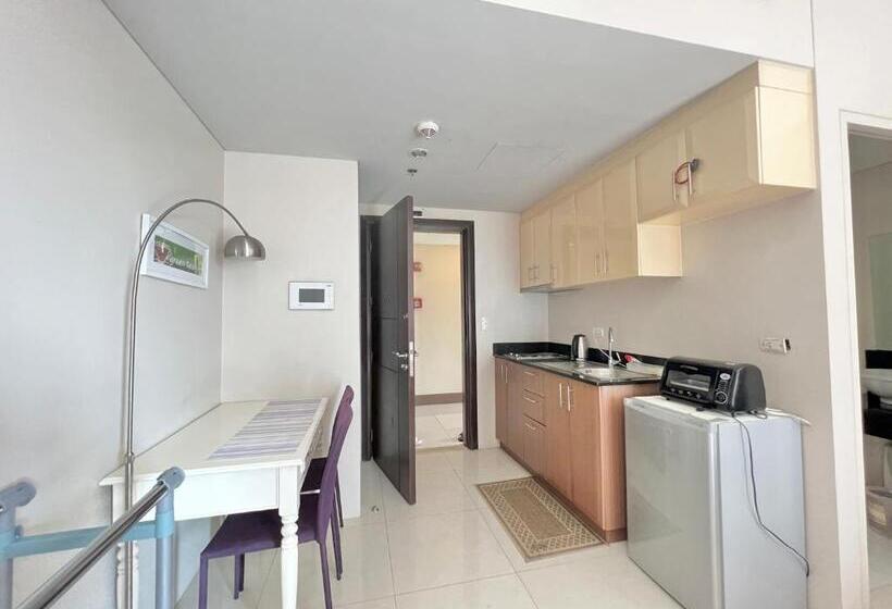 标准工作室带阳台, Studio Across Naia T3 W/wifi Netflix