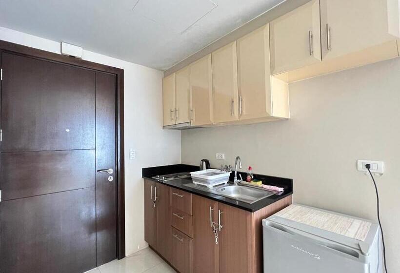 标准工作室带阳台, Studio Across Naia T3 W/wifi Netflix