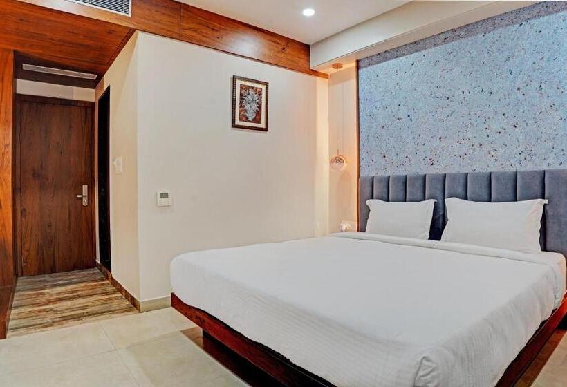 اتاق لوکس سه تخته, Palette Patel Nagar Formerly Ocean Breeze