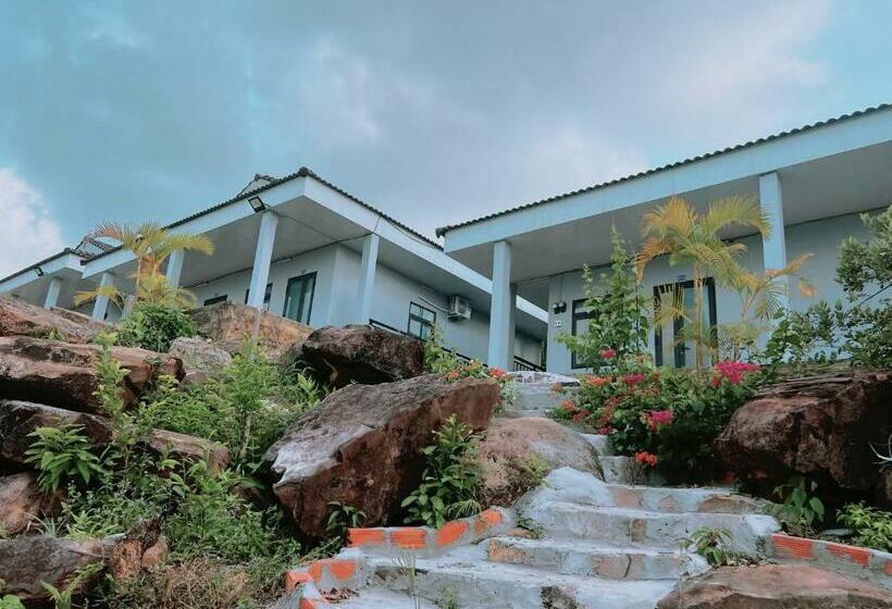 اتاق خانوادگی با چشم‌انداز کوه, Phu Quoc Hills Bungalow