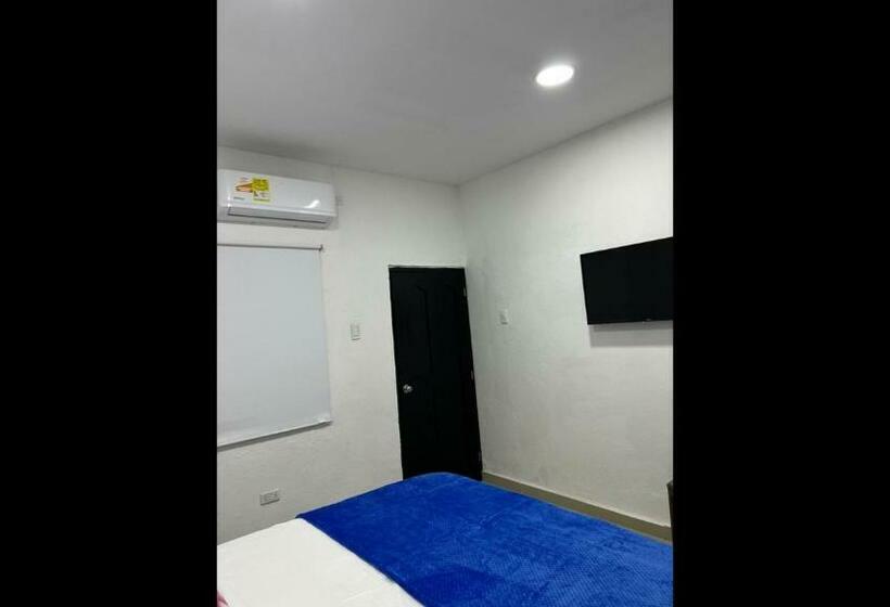 Номер Стандарт Трехместный, Room In Lodge   Tr A5d Hostel Room Near Castillo San Felipe With Pool And Wifi