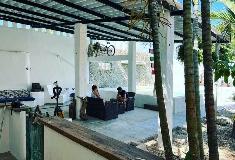 Номер Стандарт Трехместный, Room In Lodge   Tr A5d Hostel Room Near Castillo San Felipe With Pool And Wifi