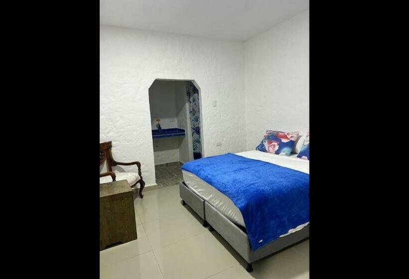 Номер Стандарт Трехместный, Room In Lodge   Tr A5d Hostel Room Near Castillo San Felipe With Pool And Wifi