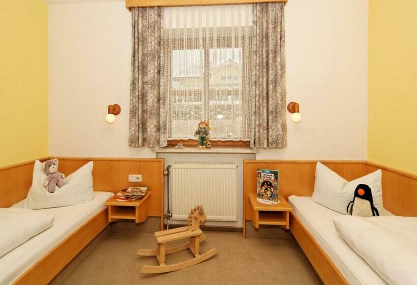 Апартаменты 2 Спальни с Балконом, Landhaus Maria Bed&breakfast