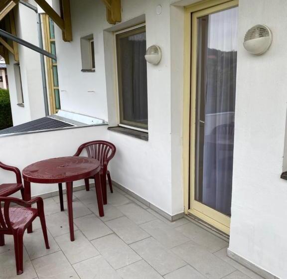 テラス付スタンダードルーム, Global Apartmanház
