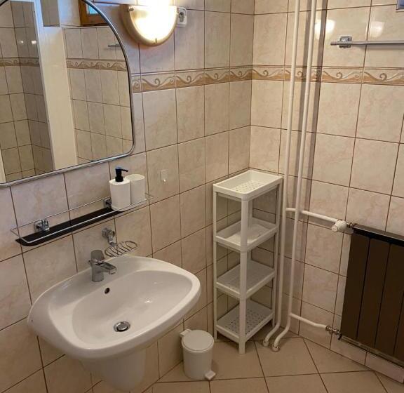 スタンダード４人部屋, Global Apartmanház