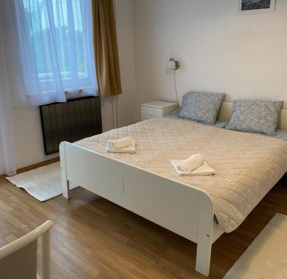 スタンダード４人部屋, Global Apartmanház