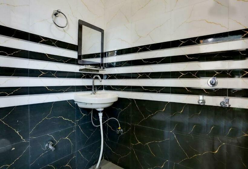 Трехместный Номер Классика, Oyo 81234 Rock Star