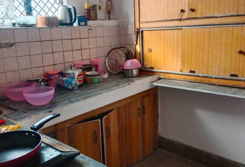 اتاق لوکس, Travel Hostel In Heart Of Kanpur