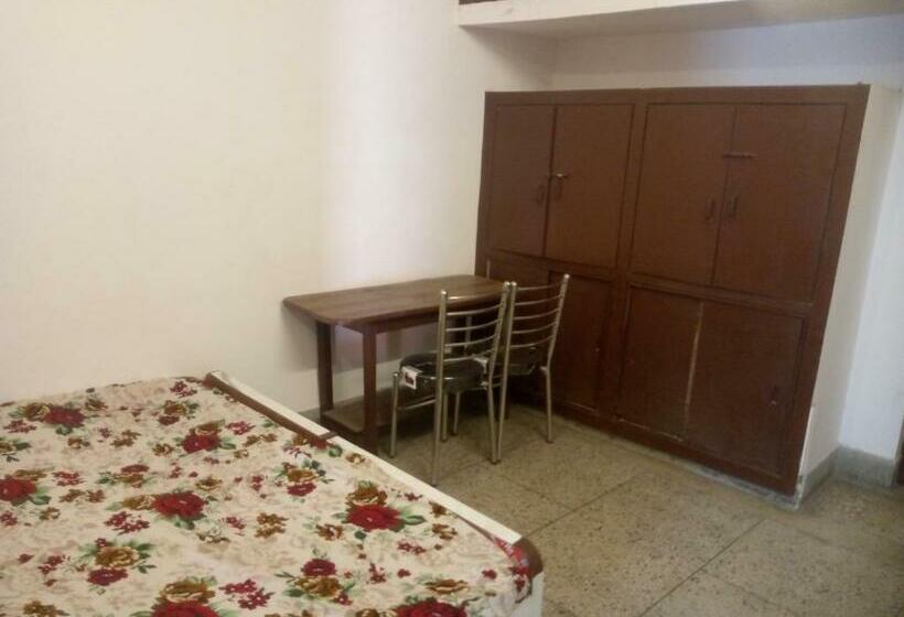 اتاق لوکس, Travel Hostel In Heart Of Kanpur