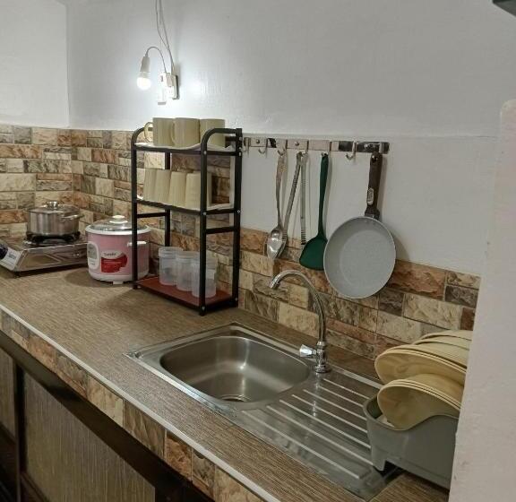 패밀리 방갈로, Elisha S Guest House