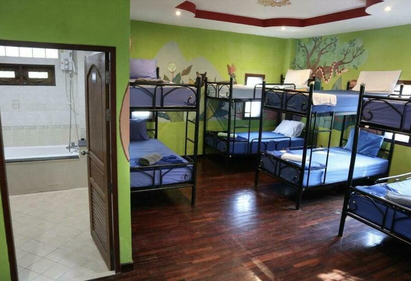 Кровать в Общей Комнате, Blessings Home & Café