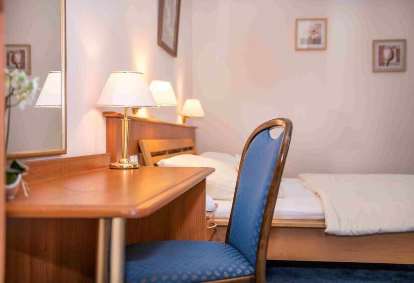 Номер Стандарт Трехместный, Golfhotel Denzerheide