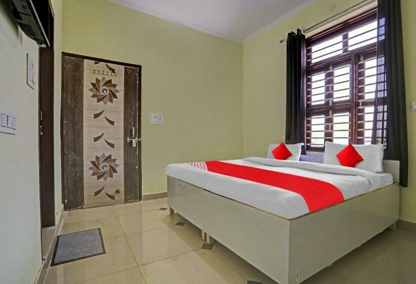 اتاق کلاسیک سه تخته, Flagship Hotel Krishna Palace