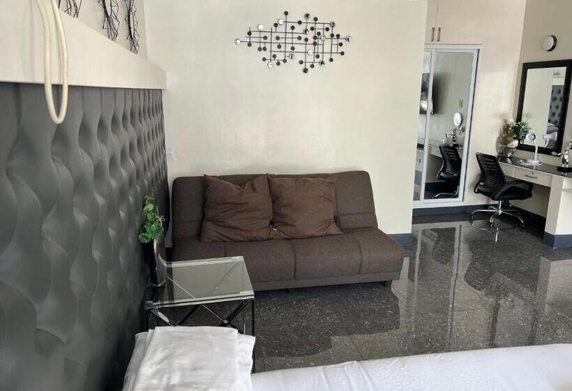 스탠다드 스튜디오 풀장 전망, Dampa Poolside Events & Accommodation