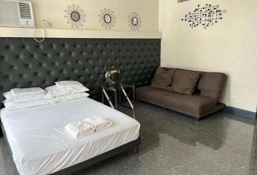 스탠다드 스튜디오 풀장 전망, Dampa Poolside Events & Accommodation